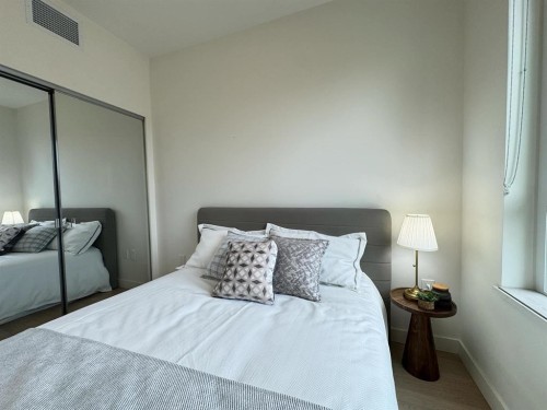 321-4033 May Drive, Richmond, BC - Indoor Photo Showing Bedroom