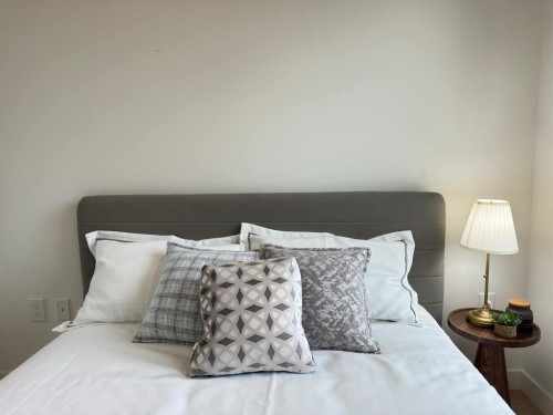 321-4033 May Drive, Richmond, BC - Indoor Photo Showing Bedroom