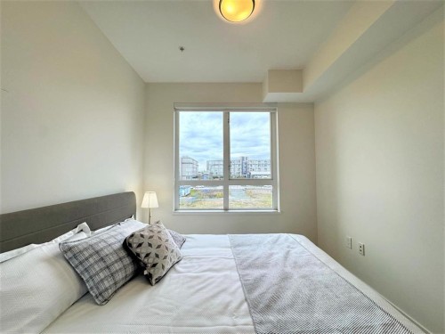 321-4033 May Drive, Richmond, BC - Indoor Photo Showing Bedroom