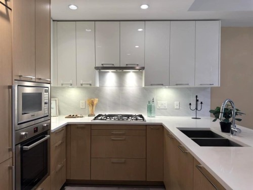 321-4033 May Drive, Richmond, BC - Indoor Photo Showing Kitchen With Double Sink With Upgraded Kitchen