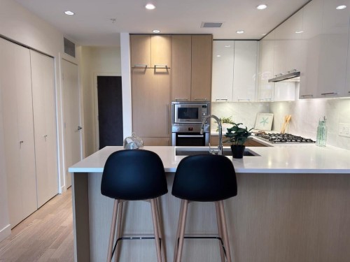 321-4033 May Drive, Richmond, BC - Indoor Photo Showing Kitchen With Upgraded Kitchen