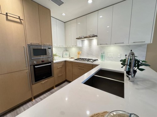 321-4033 May Drive, Richmond, BC - Indoor Photo Showing Kitchen With Upgraded Kitchen