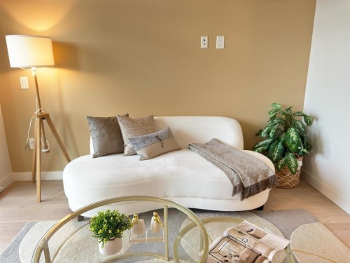 321-4033 May Drive, Richmond, BC - Indoor Photo Showing Bedroom