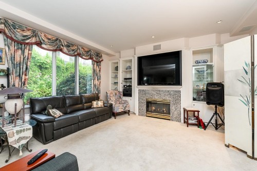 1548 Parkway Boulevard, Coquitlam, BC - Indoor Photo Showing Living Room With Fireplace