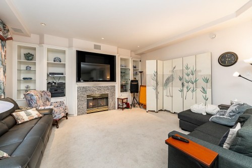 1548 Parkway Boulevard, Coquitlam, BC - Indoor Photo Showing Living Room With Fireplace