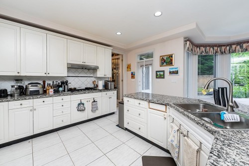 1548 Parkway Boulevard, Coquitlam, BC - Indoor Photo Showing Kitchen With Double Sink