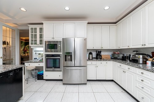 1548 Parkway Boulevard, Coquitlam, BC - Indoor Photo Showing Kitchen