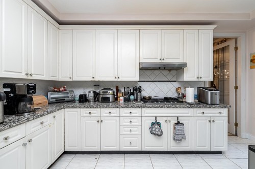 1548 Parkway Boulevard, Coquitlam, BC - Indoor Photo Showing Kitchen