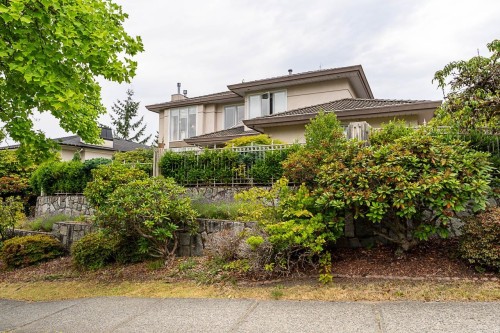 1548 Parkway Boulevard, Coquitlam, BC - Outdoor