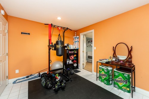 1548 Parkway Boulevard, Coquitlam, BC - Indoor Photo Showing Gym Room