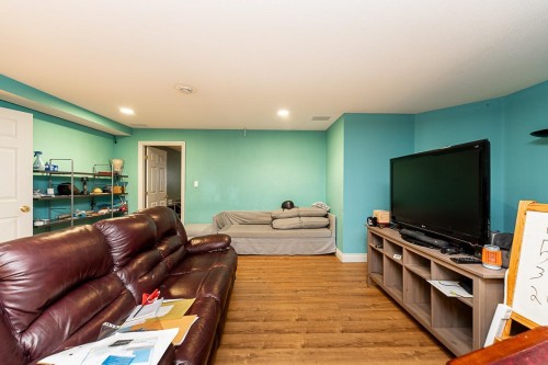 1548 Parkway Boulevard, Coquitlam, BC - Indoor Photo Showing Other Room