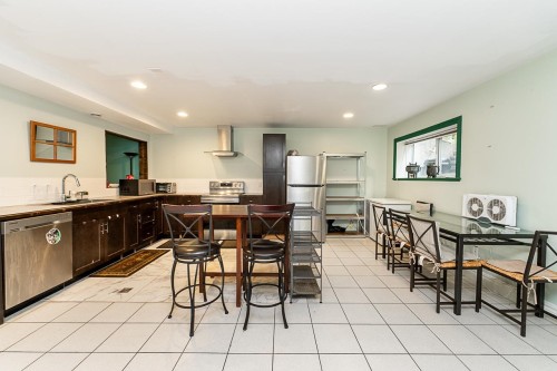 1548 Parkway Boulevard, Coquitlam, BC - Indoor