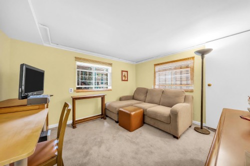 956 21St Avenue E, Vancouver, BC - Indoor Photo Showing Living Room