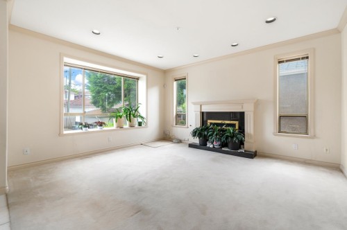 6520 Doman Street, Vancouver, BC - Indoor With Fireplace
