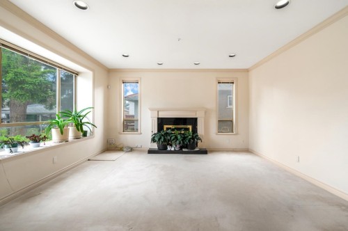 6520 Doman Street, Vancouver, BC - Indoor With Fireplace