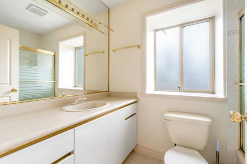 6520 Doman Street, Vancouver, BC - Indoor Photo Showing Bathroom