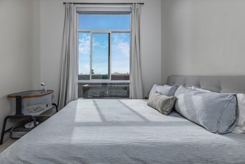 403-615 3Rd Street E, North Vancouver, BC - Indoor Photo Showing Bedroom