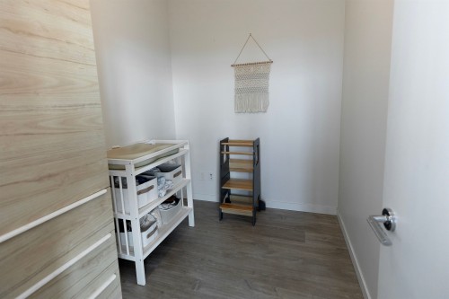 403-615 3Rd Street E, North Vancouver, BC - Indoor Photo Showing Other Room