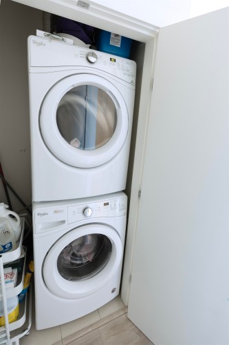 403-615 3Rd Street E, North Vancouver, BC - Indoor Photo Showing Laundry Room