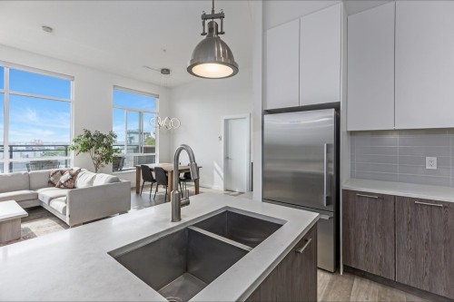 403-615 3Rd Street E, North Vancouver, BC - Indoor Photo Showing Kitchen With Double Sink
