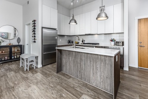 403-615 3Rd Street E, North Vancouver, BC - Indoor Photo Showing Kitchen With Upgraded Kitchen