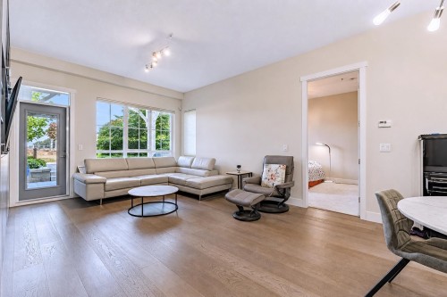 113-5535 Admiral Way, Delta, BC - Indoor Photo Showing Living Room
