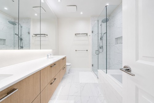 113-5535 Admiral Way, Delta, BC - Indoor Photo Showing Bathroom