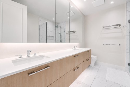 113-5535 Admiral Way, Delta, BC - Indoor Photo Showing Bathroom