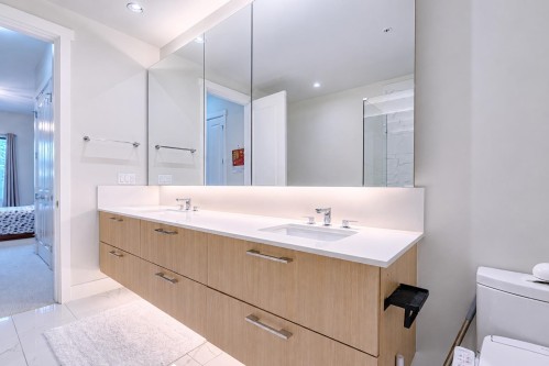 113-5535 Admiral Way, Delta, BC - Indoor Photo Showing Bathroom