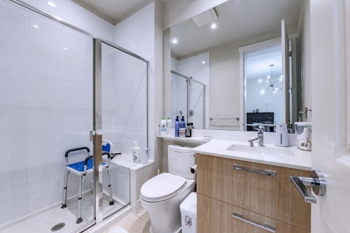 113-5535 Admiral Way, Delta, BC - Indoor Photo Showing Bathroom