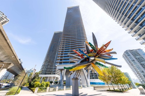 1205-4880 Lougheed Highway, Burnaby, BC - Outdoor With Facade