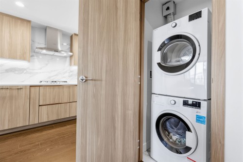 1205-4880 Lougheed Highway, Burnaby, BC - Indoor Photo Showing Laundry Room