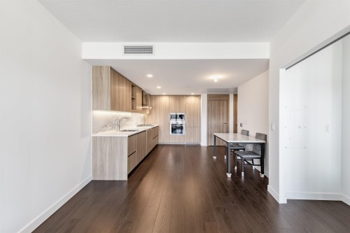 1205-4880 Lougheed Highway, Burnaby, BC - Indoor Photo Showing Kitchen
