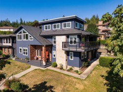 7347 Queenston Court Burnaby, BC V5A 3M5