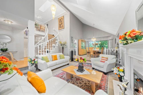 2445 Mowat Place  North Vancouver, BC V7H 2X2