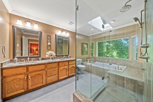 2445 Mowat Place, North Vancouver, BC - Indoor Photo Showing Bathroom