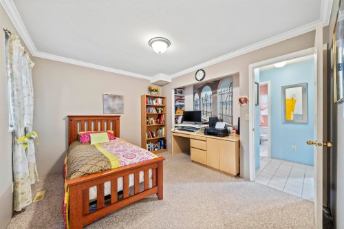 2445 Mowat Place, North Vancouver, BC - Indoor Photo Showing Bedroom