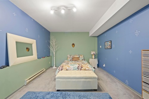 2445 Mowat Place, North Vancouver, BC - Indoor Photo Showing Bedroom