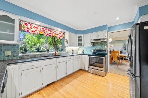 2445 Mowat Place, North Vancouver, BC - Indoor Photo Showing Kitchen With Stainless Steel Kitchen With Upgraded Kitchen