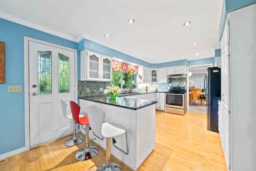 2445 Mowat Place, North Vancouver, BC - Indoor Photo Showing Kitchen With Upgraded Kitchen