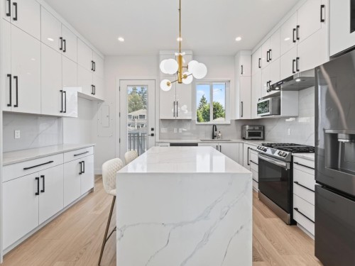 2977 42Nd Avenue E, Vancouver, BC - Indoor Photo Showing Kitchen With Upgraded Kitchen