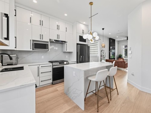 2977 42Nd Avenue E, Vancouver, BC - Indoor Photo Showing Kitchen With Upgraded Kitchen