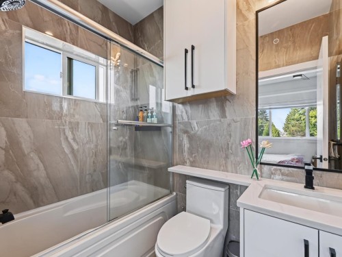 2977 42Nd Avenue E, Vancouver, BC - Indoor Photo Showing Bathroom