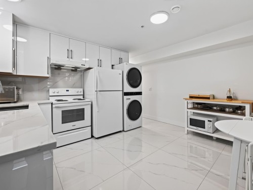 2977 42Nd Avenue E, Vancouver, BC - Indoor Photo Showing Kitchen