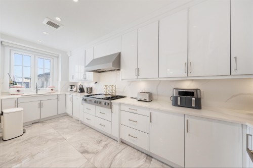 12320 No. 3 Road, Richmond, BC - Indoor Photo Showing Kitchen