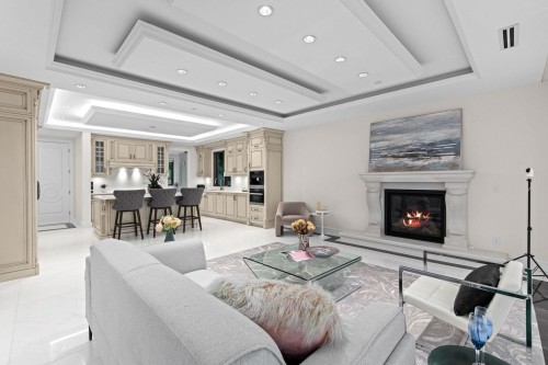2185 Westhill Wynd, West Vancouver, BC - Indoor Photo Showing Living Room With Fireplace