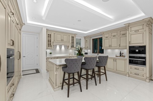 2185 Westhill Wynd, West Vancouver, BC - Indoor Photo Showing Kitchen