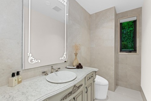 2185 Westhill Wynd, West Vancouver, BC - Indoor Photo Showing Bathroom