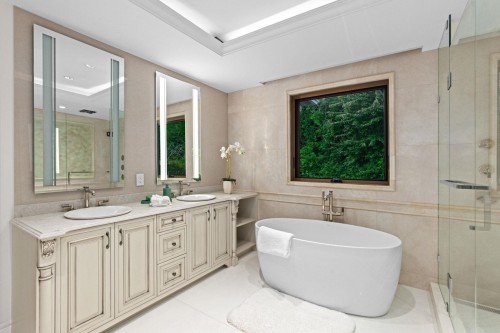 2185 Westhill Wynd, West Vancouver, BC - Indoor Photo Showing Bathroom
