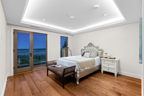 2185 Westhill Wynd, West Vancouver, BC - Indoor Photo Showing Bedroom
